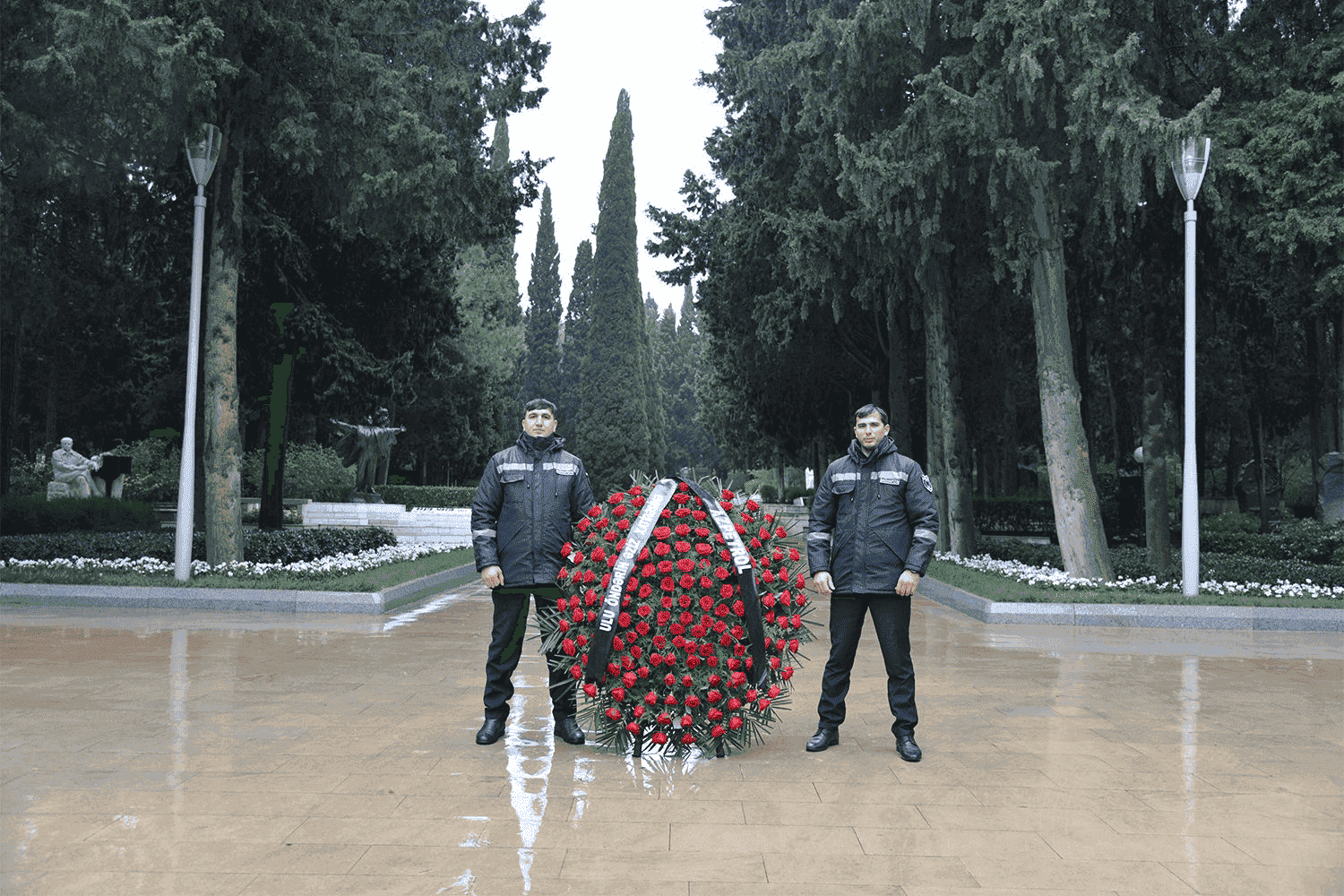 Management of “Azpetrol” company visited the monument of the Great National Leader Heydar Aliyev on the commemoration day.