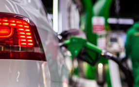 Reporting the rise in price of "Premium" fuel RON-95
