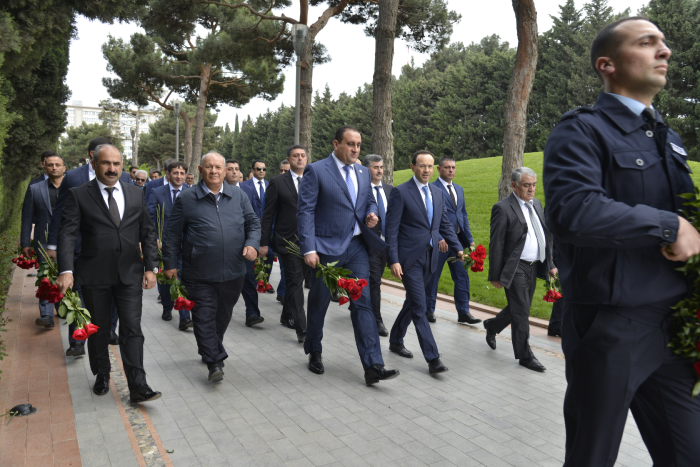 Компания “Azpetrol” посетила могилу Великого Вождя Гейдара Алиева 
