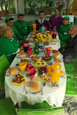 Компания Azpetrol накрыла в Автозаправочных Станциях праздничные столы в честь священного праздника Рамазан