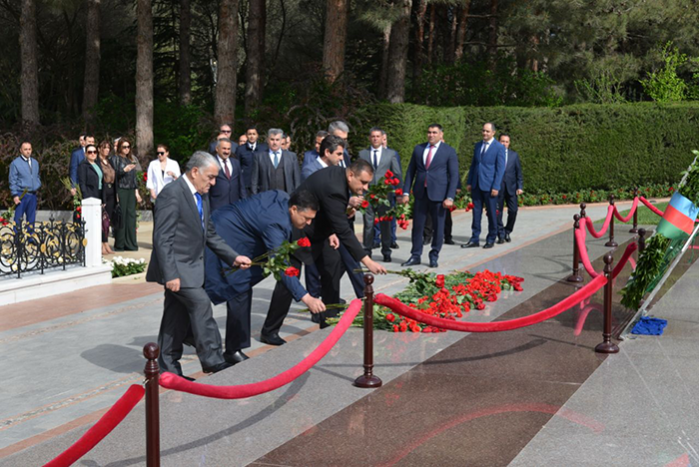 “Azpetrol” company commemorates Great Leader Heydar Aliyev with great respect