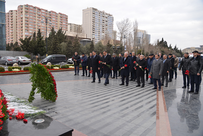 Коллектив компании «Азпетрол» посетил памятник  «Крик Матери»